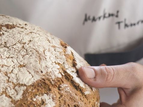Frisches Brot aus unserem Steinbackofen...
