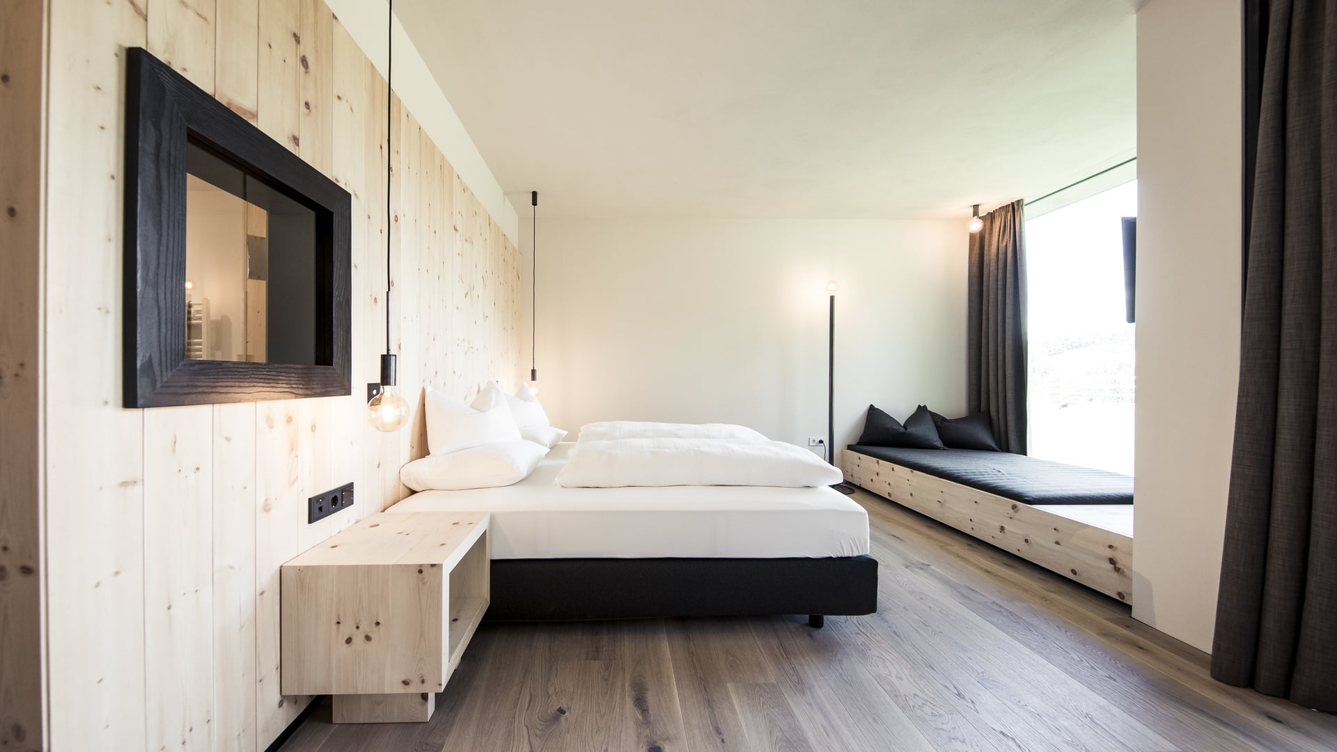 Alpina Cembro Terra con legno di cembro locale e design alpino
