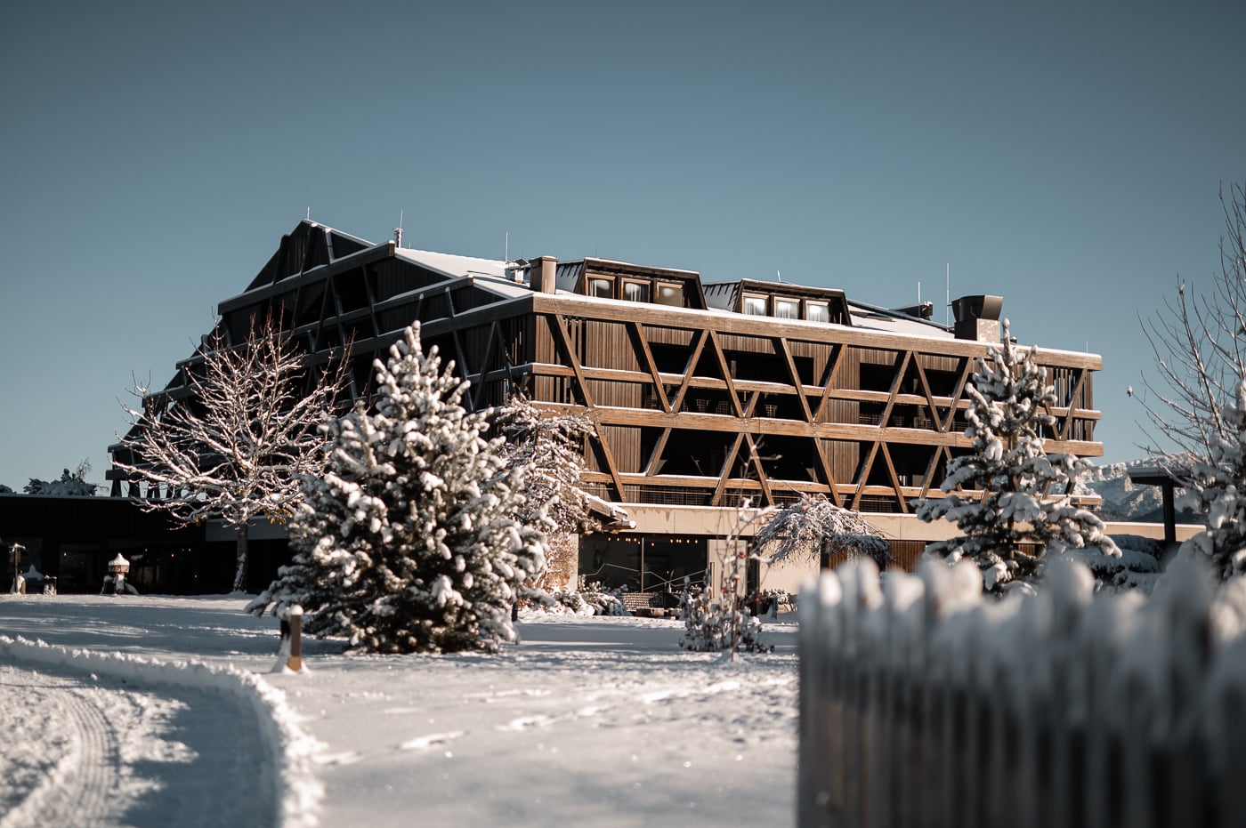 Frischer Schnee rund um unser Naturhotel in den Dolomiten Frischer Schnee rund um unser Naturhotel in den Dolomiten