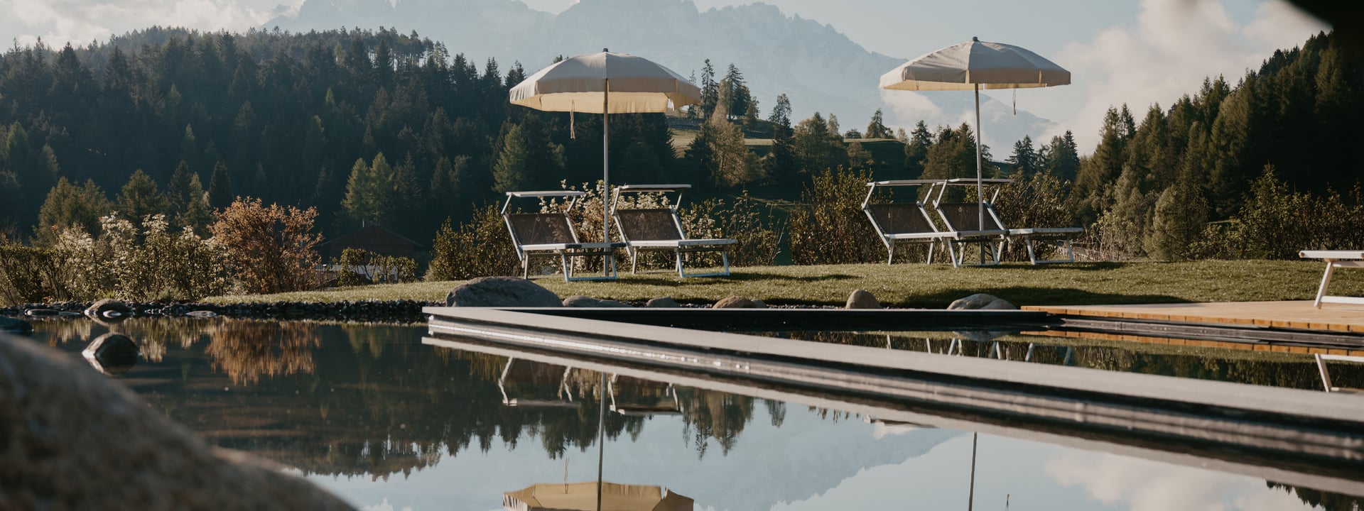 Piscina a sfioro al Pfösl, design hotel in Alto Adige