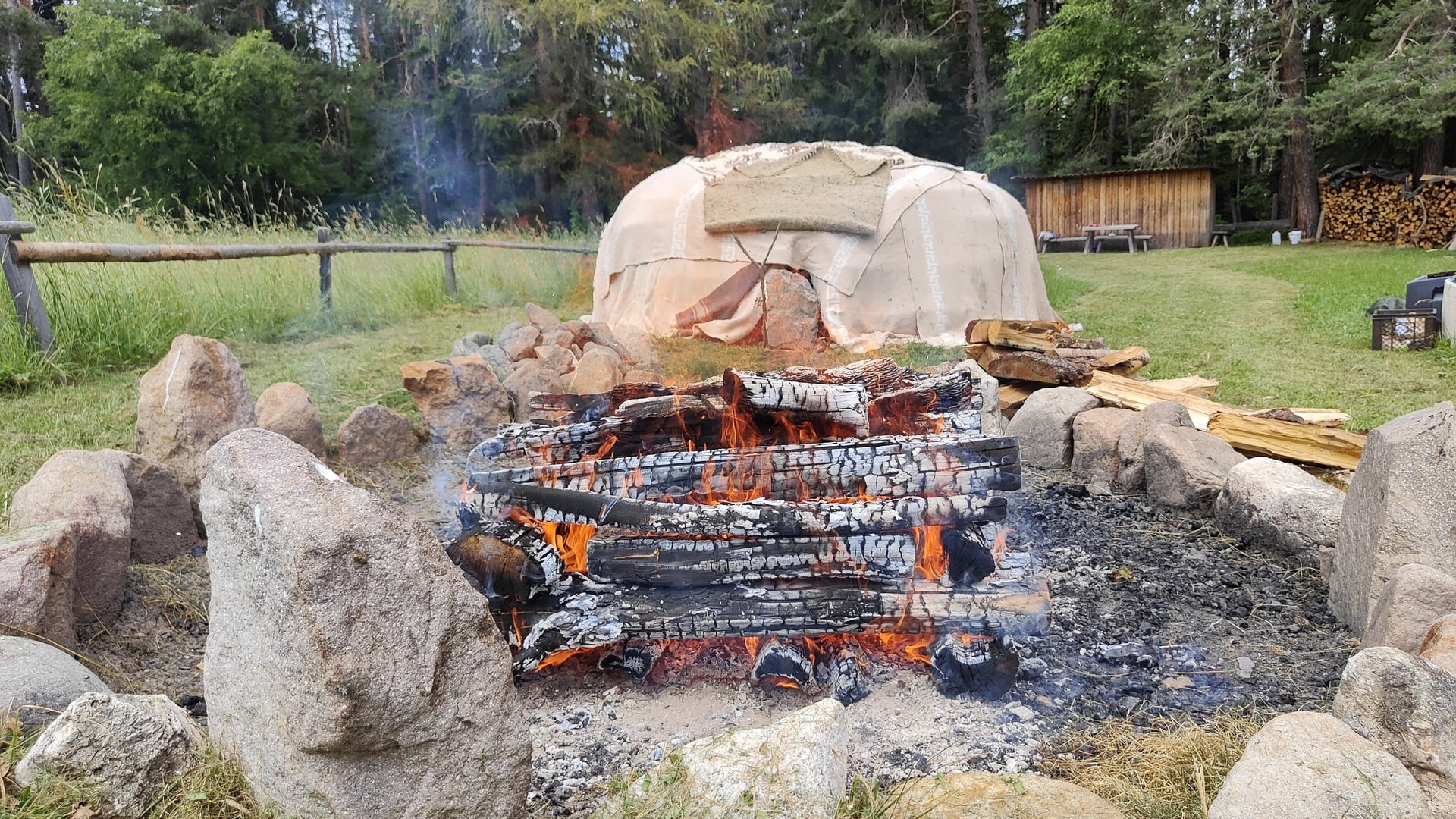 Sauna nel bosco all‘hotel con infinity pool in Trentino-Alto Adige
